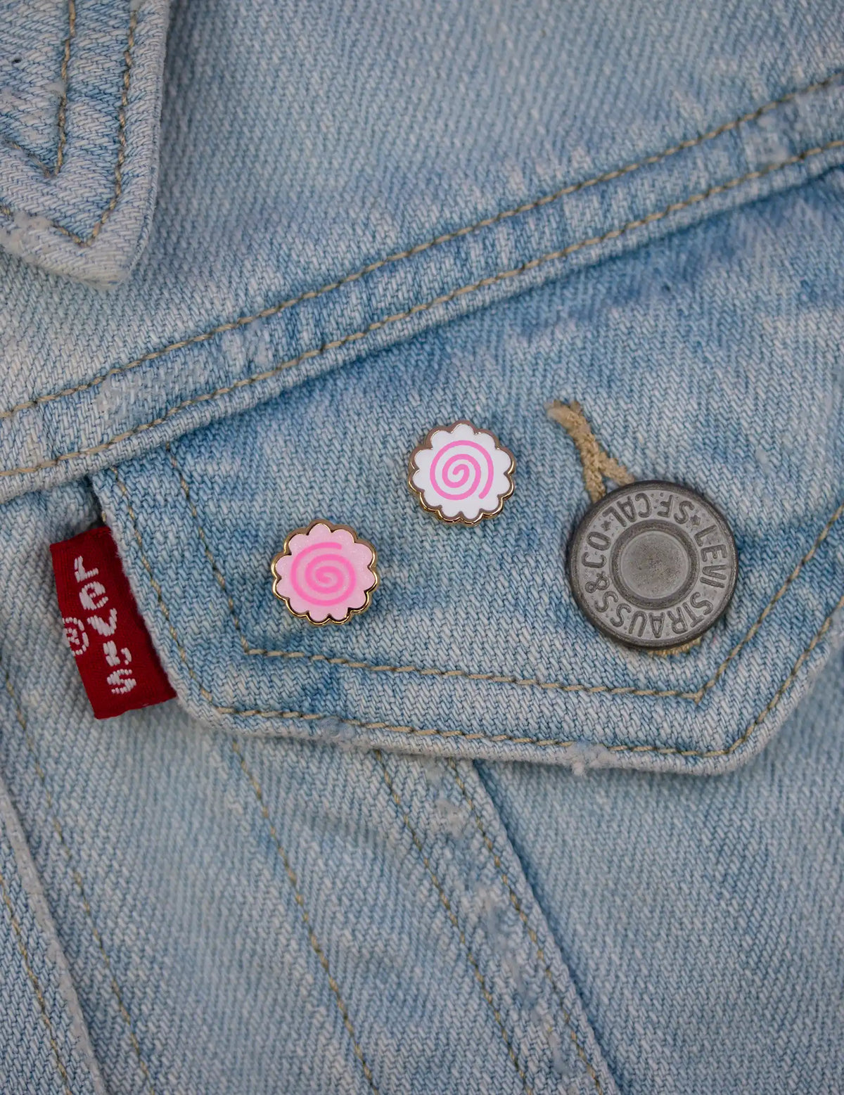 Narutomaki enamel pin