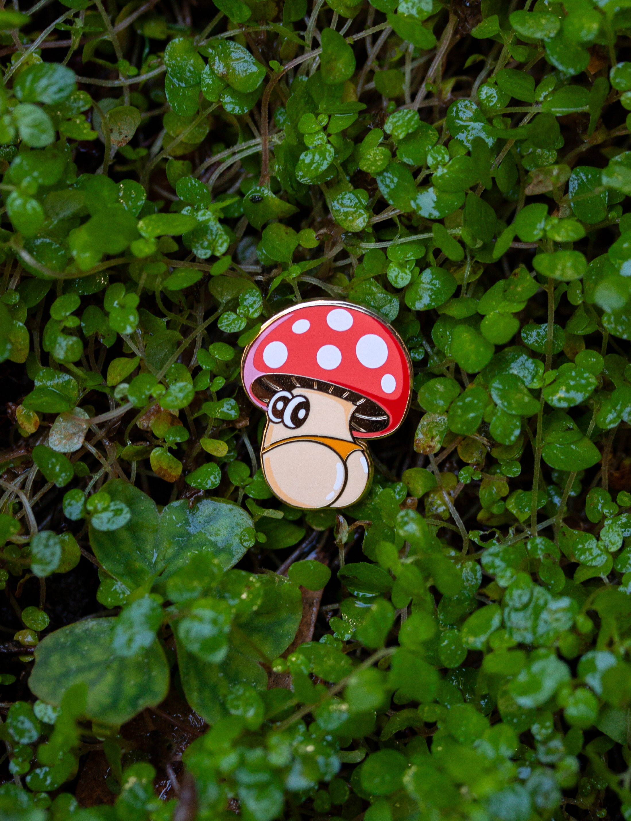 Cheeky shroom enamel pin